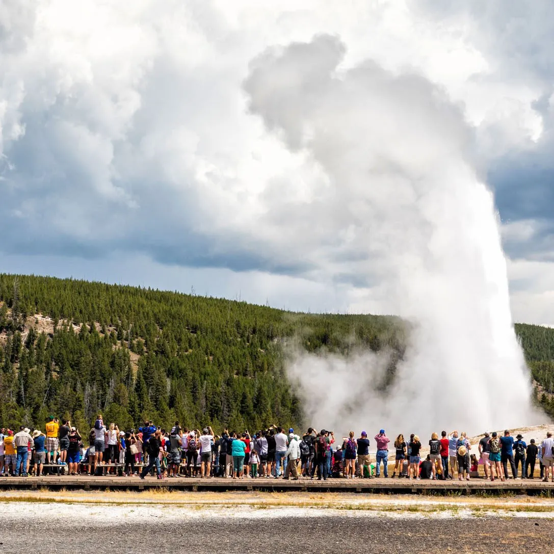 post-Best Time to See Geysers in Yellowstone: Complete Seasonal Guide 2025